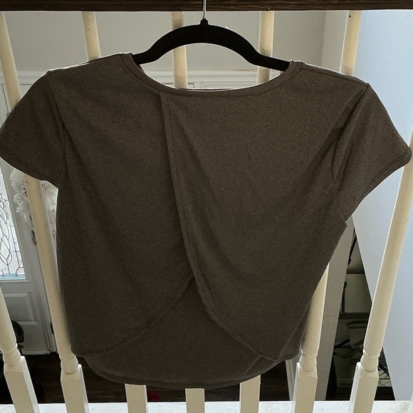 Daisy Fuentes Tops - Gray Daisy Fuentes Vented Back Tee